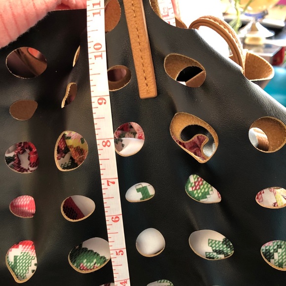 Bag made of quality vegan leather by Simons - Picture 2 of 7